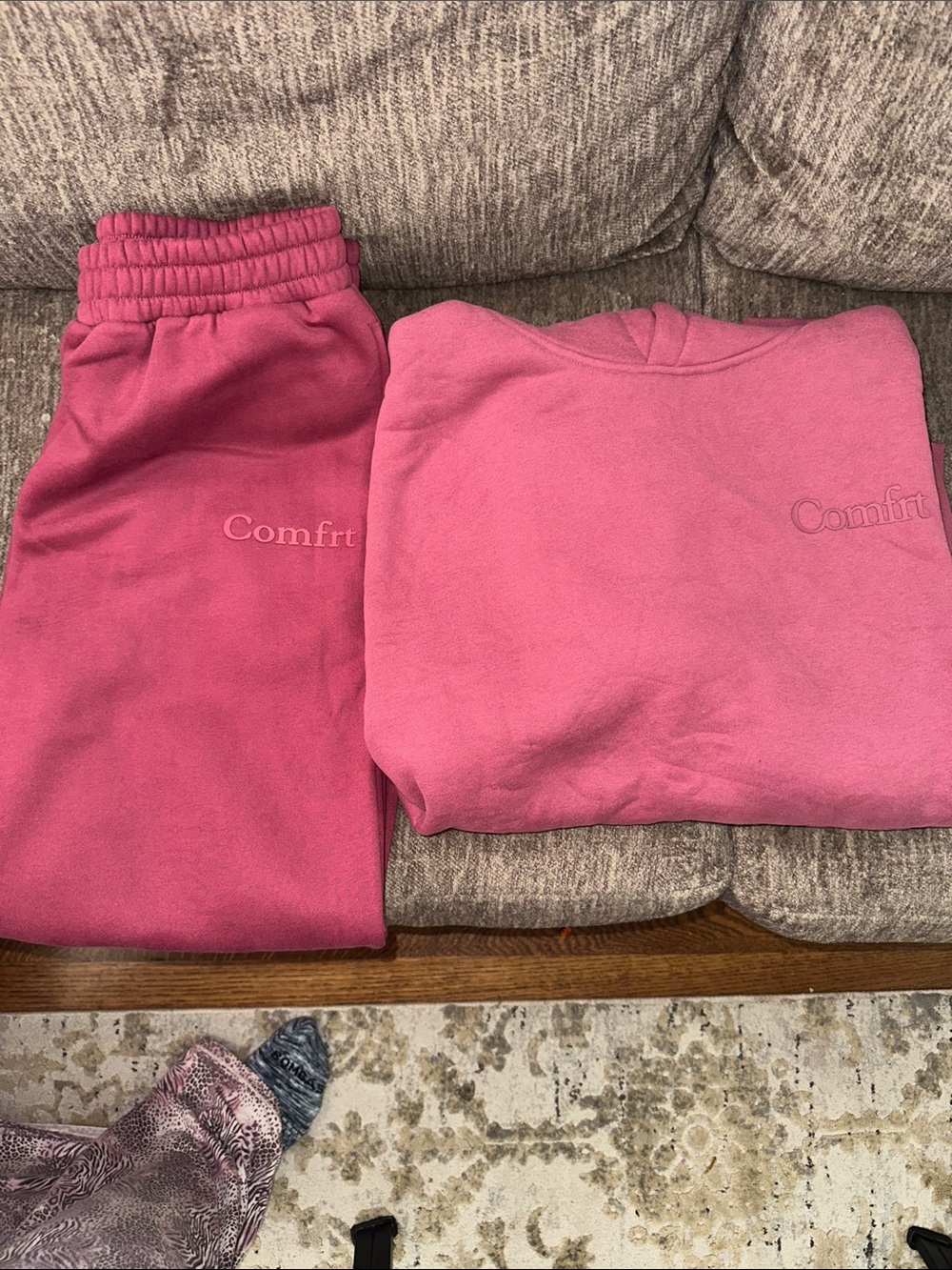 Comfrt Unisex Berry/Raspberry Cozy Relaxed Joggers/ Hoodie. Xl.
